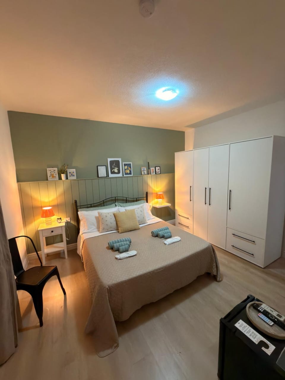 Photo of the whole room