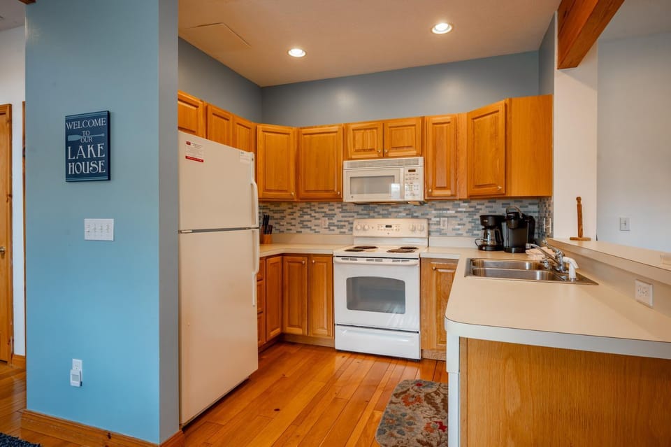 Slopeside Lake House by Railey Vacations House in McHenry