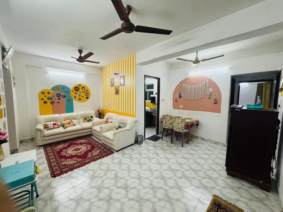 Azure Courtyard - vibrant and cozy vibe Apartment in Kolkata