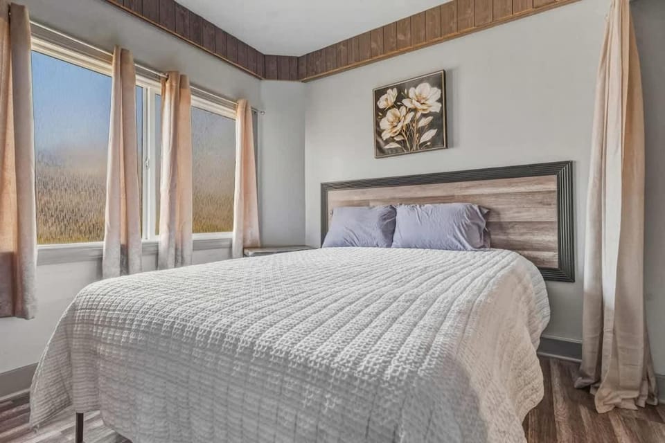 Group HQ 9BR Near Falls Casino & Attractions House in Niagara Falls