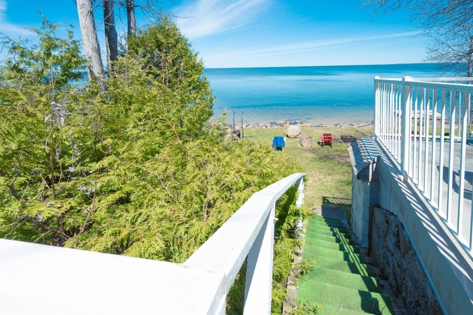146 Peaceful 3BR Lakeside Retreat for Families Country House in Georgina