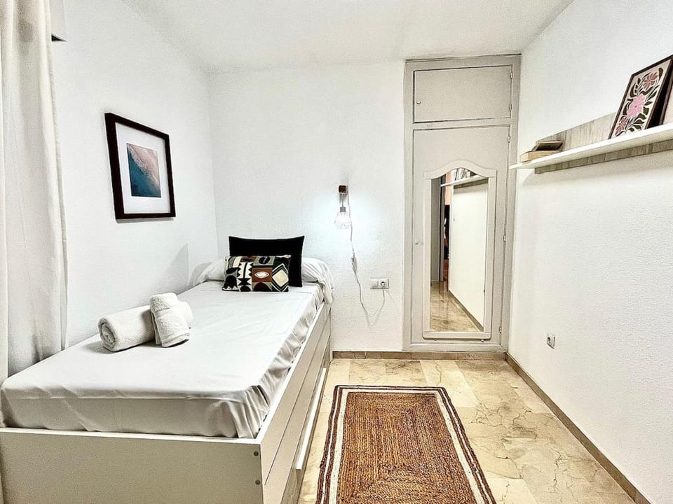 Alicante Center Oasis Pool Garage and Terrace Apartment in Alicante