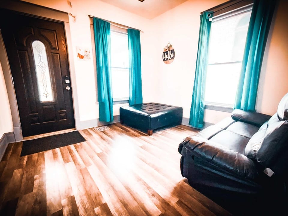 6BR Retreat Great for Reunions and Getaways House in Niagara Falls