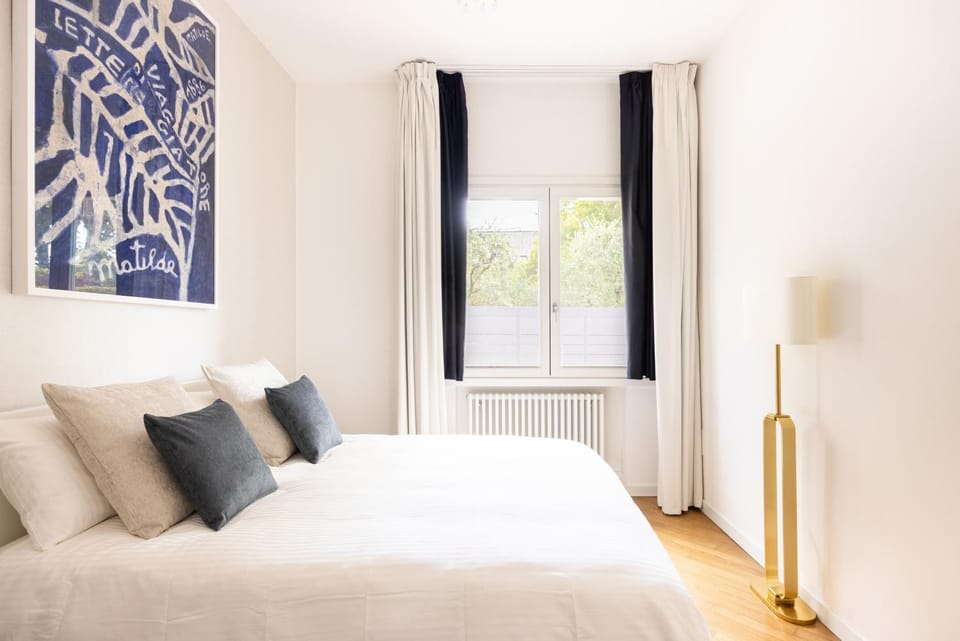 Bed, Bedroom, towels, air conditioner
