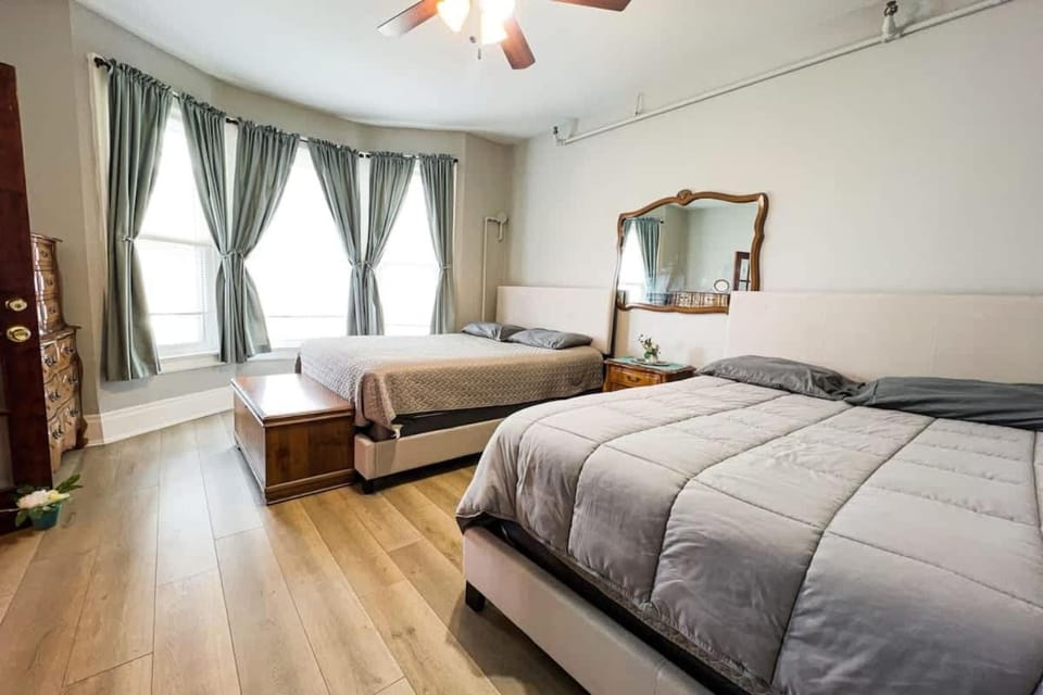 Perfect for Reunions-9BR Niagara Getaway House in Niagara Falls
