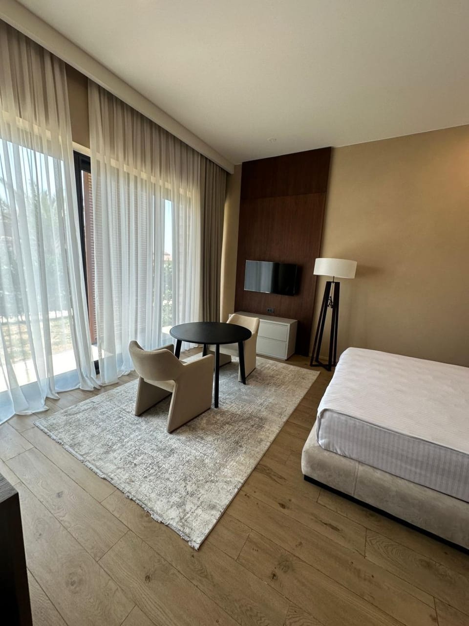 White residence Apartment in Baku, Azerbaijan