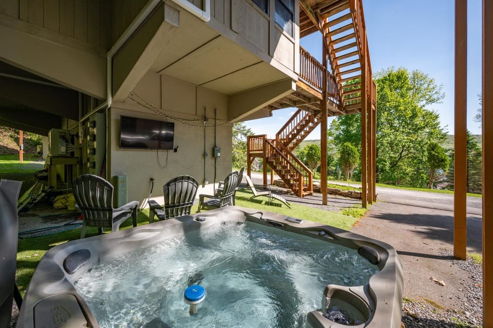 Lake View & Ski Abode by Railey Vacations House in Deep Creek Lake