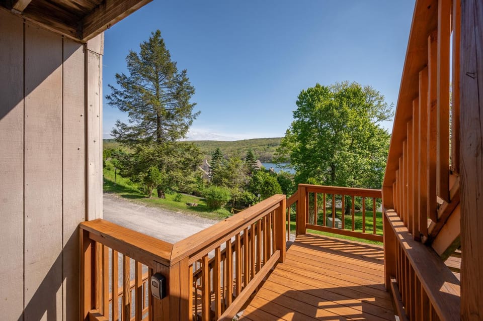Lake View & Ski Abode by Railey Vacations House in Deep Creek Lake