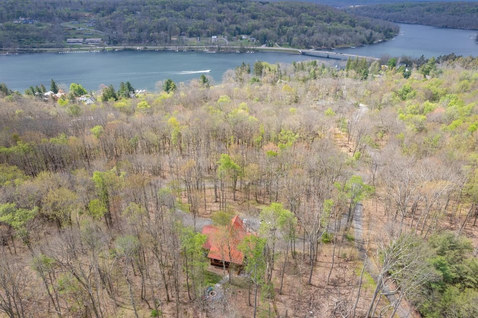 Rock Lodge Cabin by Railey Vacations Cabin in Deep Creek Lake
