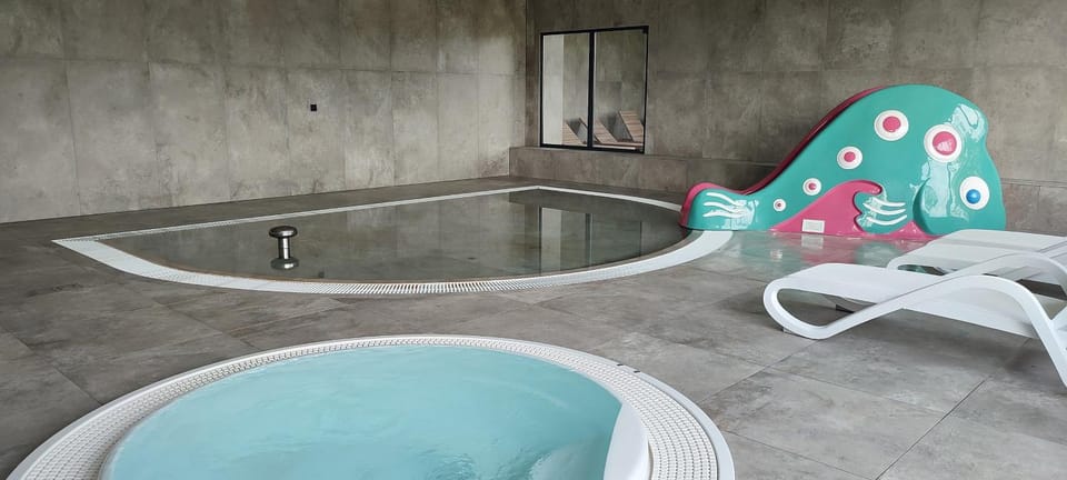 Hot Tub, Swimming pool