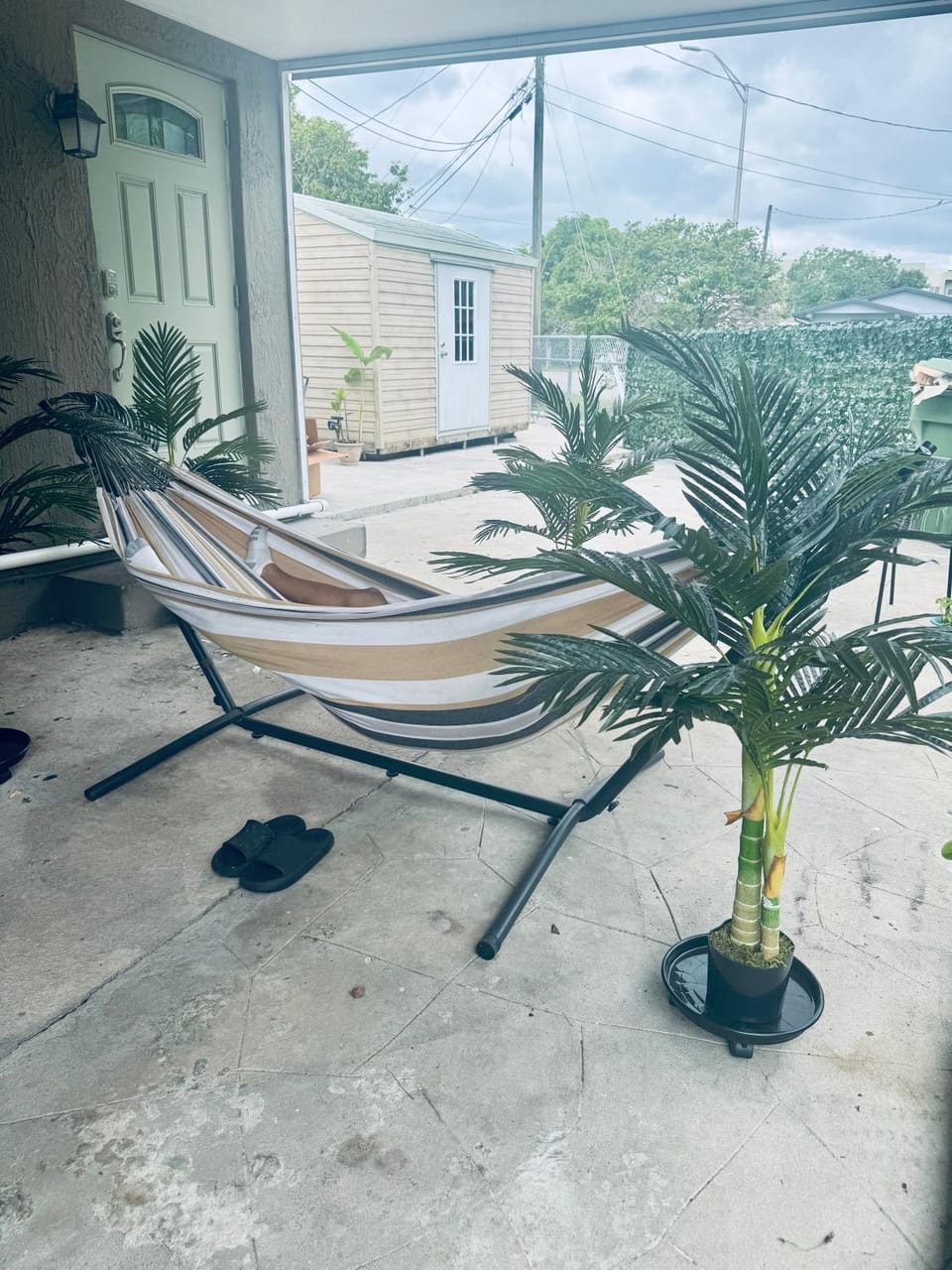 Flamenco 2 bedroom 1 Bath Cozy Home up to 5 House in Hialeah