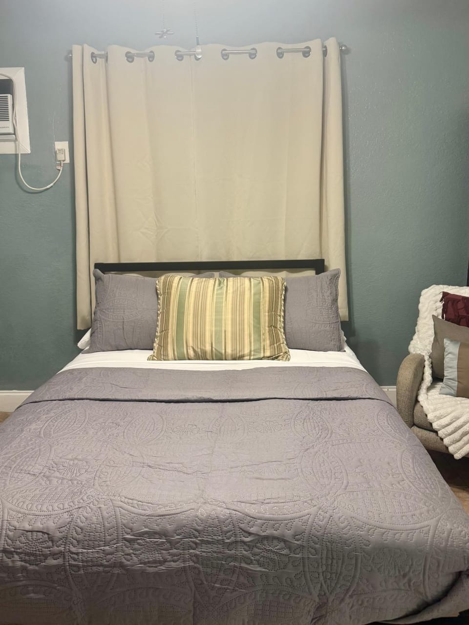 Flamenco 2 bedroom 1 Bath Cozy Home up to 5 House in Hialeah