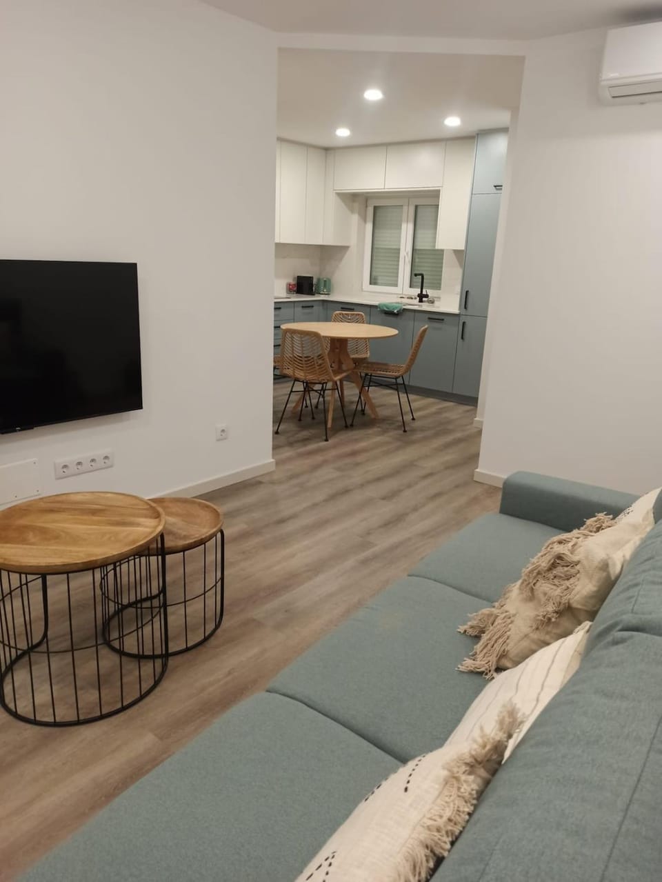 Sesimbra Old Town Apt, 1 Min Walk to Beach Apartment in Sesimbra