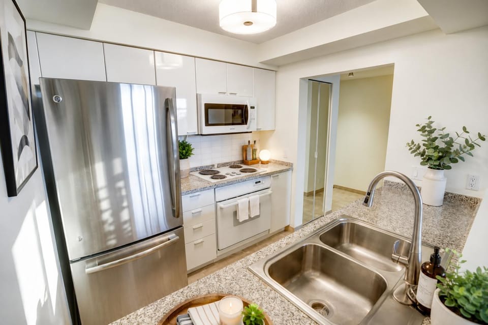 Spacious 2 Bedroom Apartment in Yaletown Steps from Seawall and Dining Apartment in Vancouver