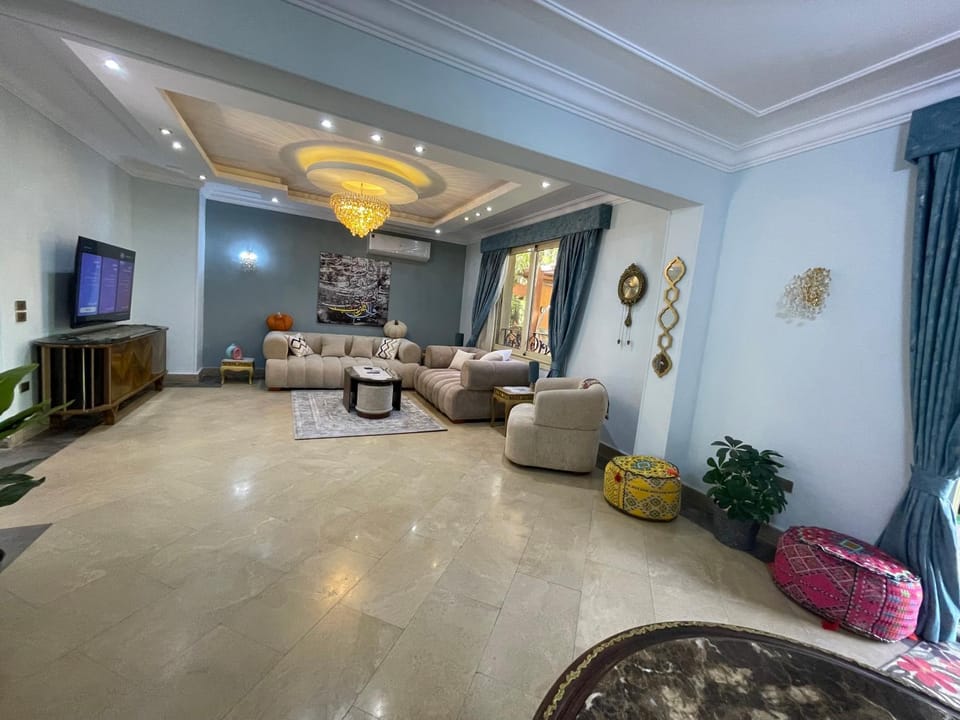 Communal lounge/ TV room, TV and multimedia, Living room, Seating area, Evening entertainment