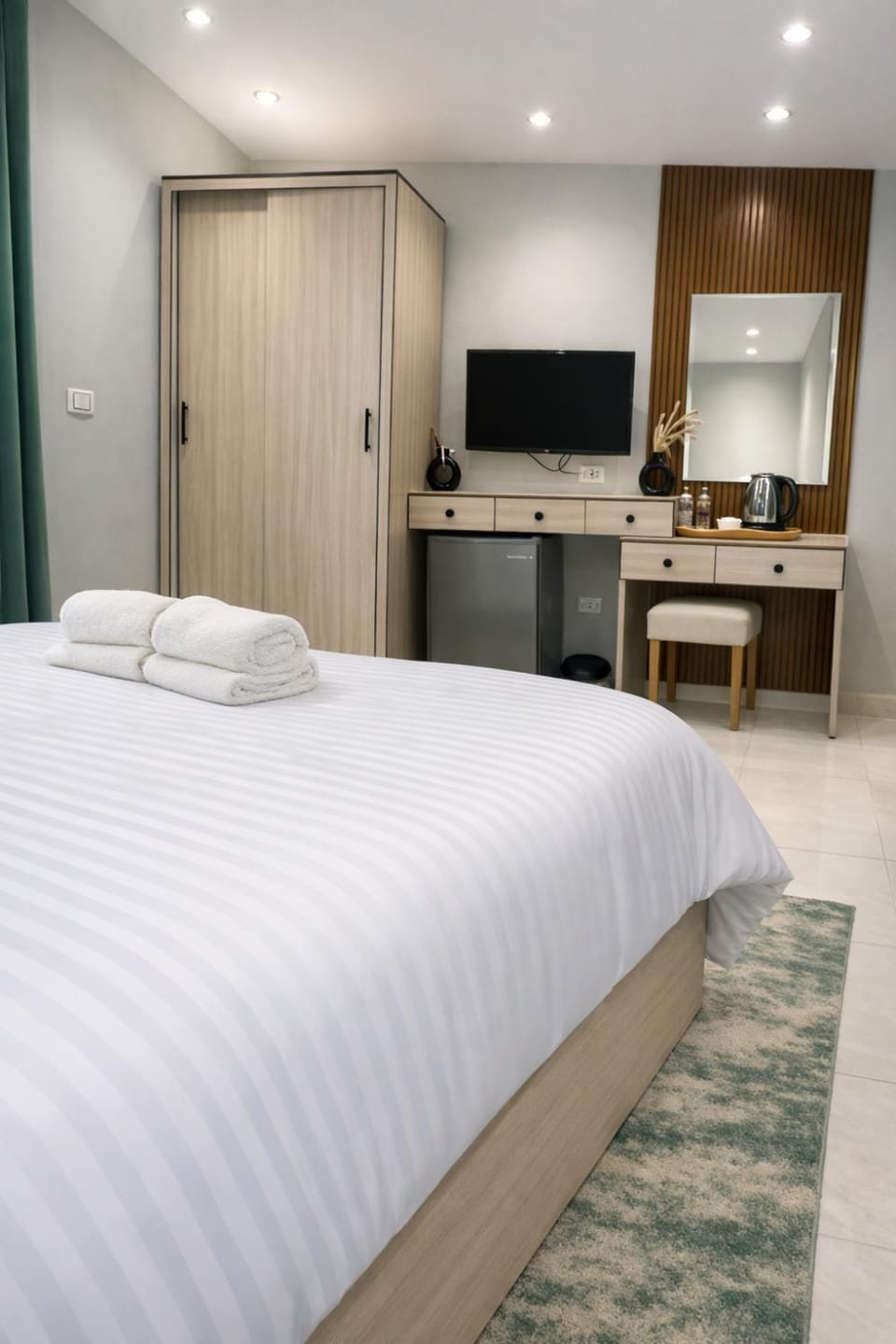 Bed, TV and multimedia, Photo of the whole room, Bedroom, hair dresser, wardrobe