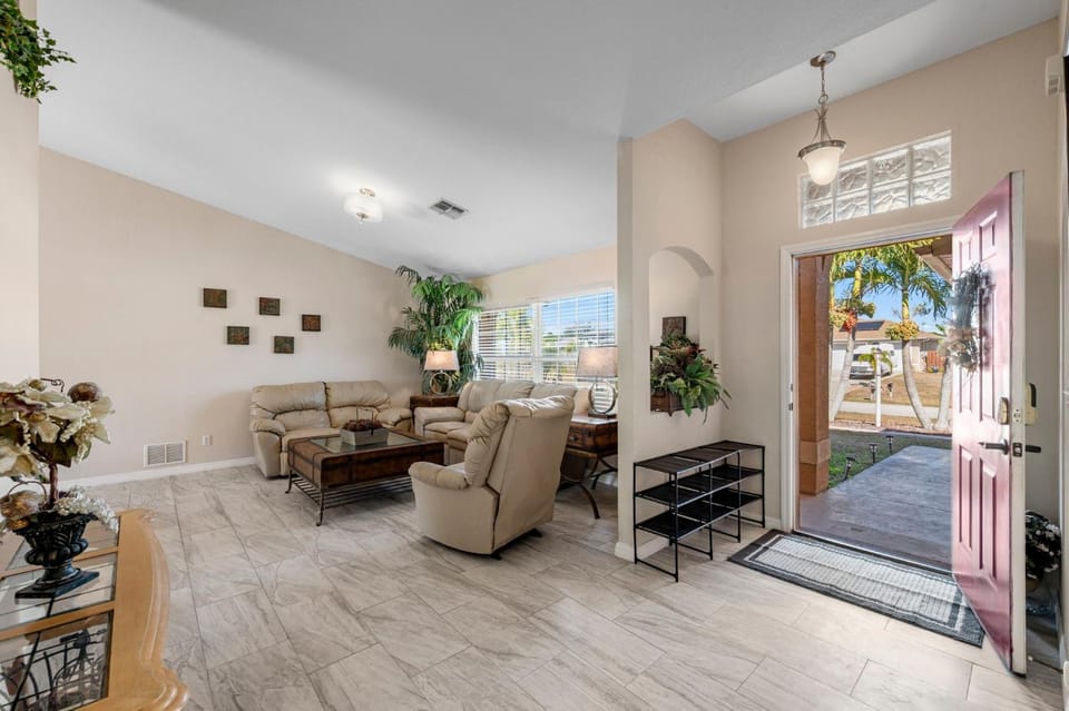 Villa LVL House in Cape Coral