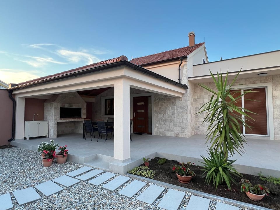 Šaravanja Villa in Zadar County
