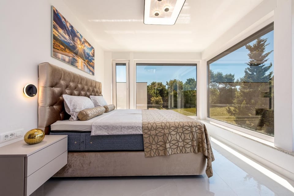 Property building, TV and multimedia, View (from property/room), Kitchen or kitchenette, Living room, Lobby or reception, Other, Seating area, Dining area