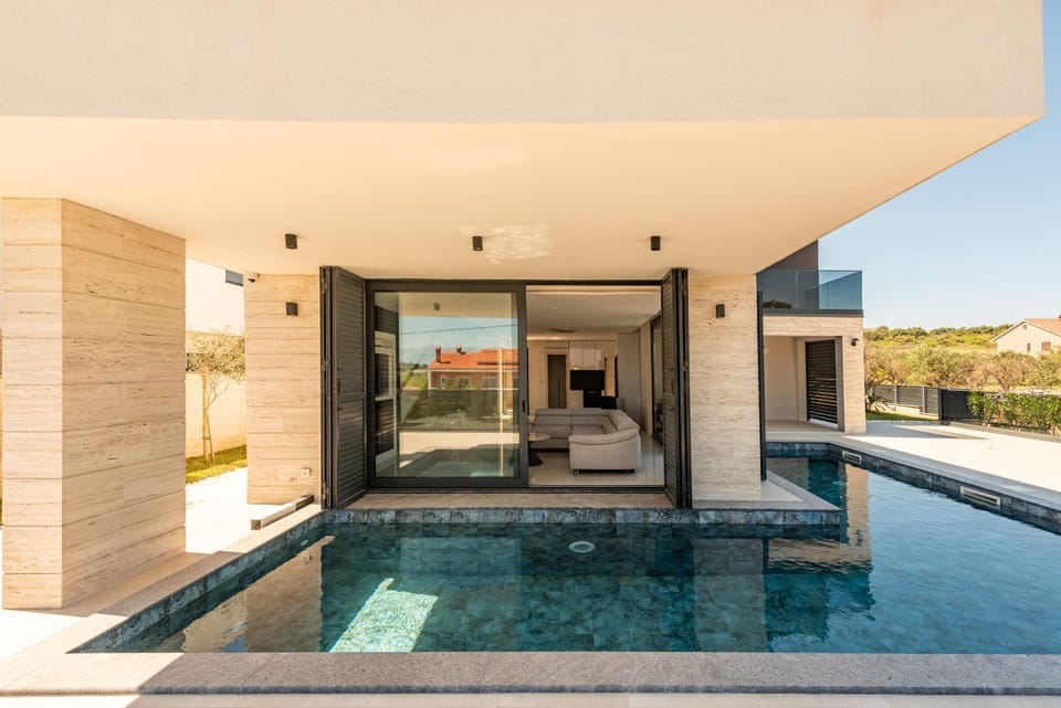 Shower, Property building, Patio, Facade/entrance, Garden, View (from property/room), Seating area, Landmark view, Pool view, Area and facilities, Swimming pool, Entertainment, Location