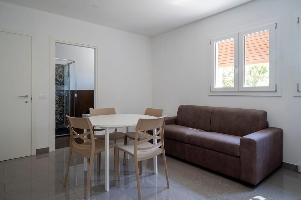 Modern Studio near Venice with Kitchenette Apartment in Venice