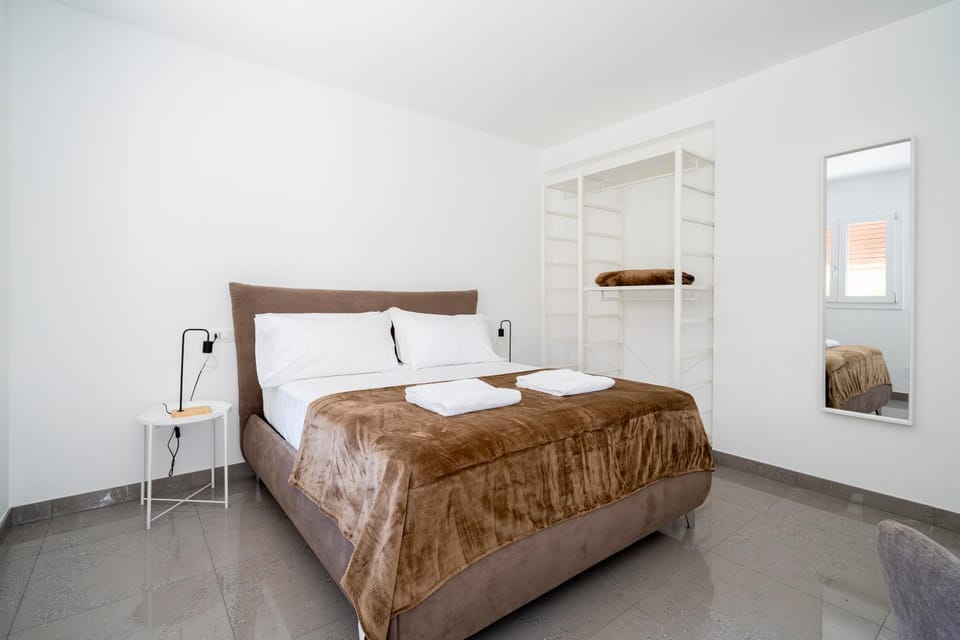 Modern Studio near Venice with Kitchenette Apartment in Venice