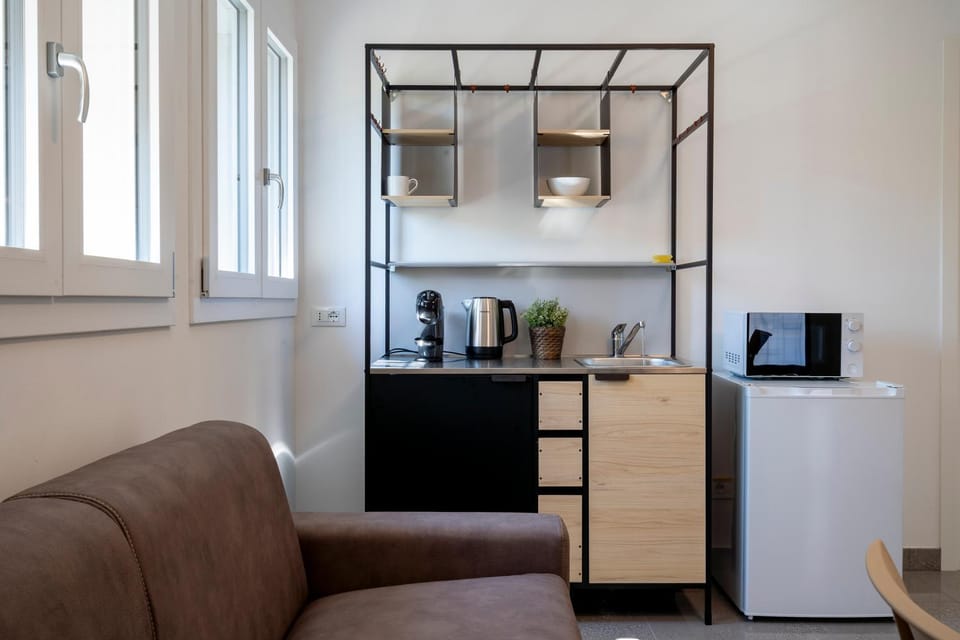 Modern Studio near Venice with Kitchenette Apartment in Venice