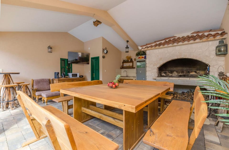 BBQ facilities, Seating area