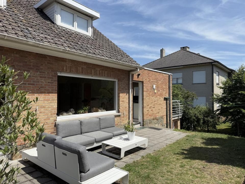 Characterful coastal villa Villa in De Panne