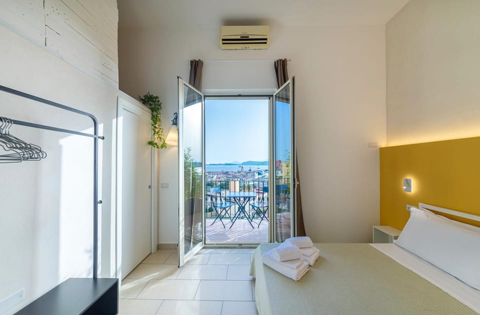 Bedroom, City view