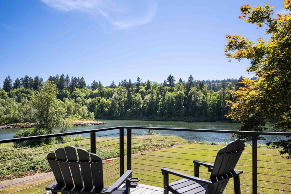 Oak Shore Haven House in Lake Oswego