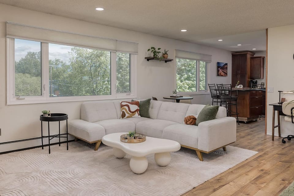 Downtown Luxury Retreat King Bed 3 Br Sleeps 6 Apartment in Anchorage