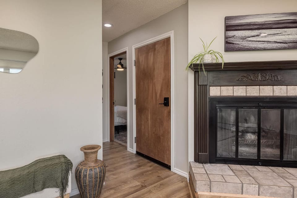 Downtown Luxury Retreat King Bed 3 Br Sleeps 6 Apartment in Anchorage