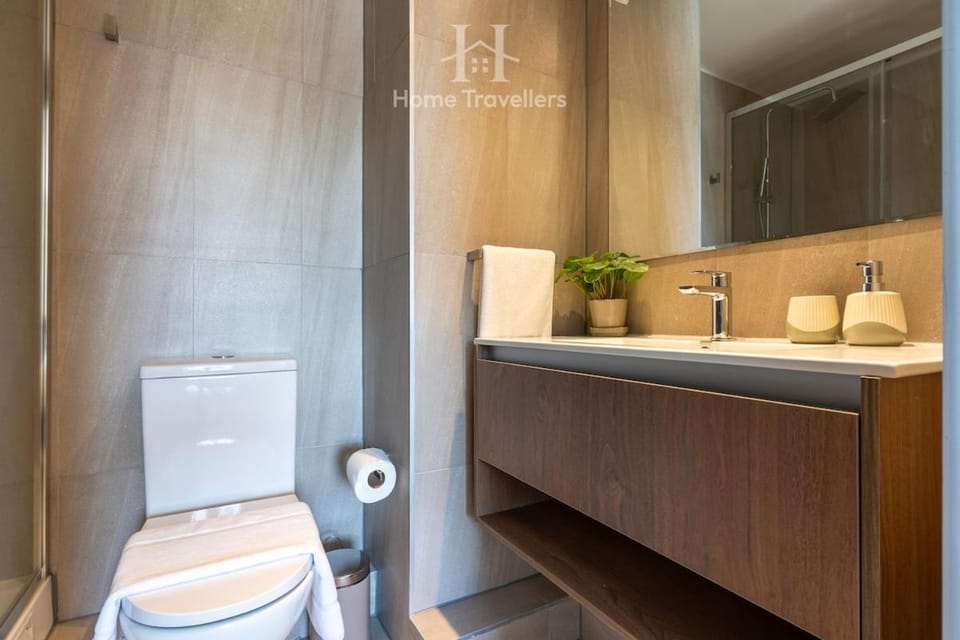 HT Modern apartment Lyon Providencia and Parking Apartment in Providencia
