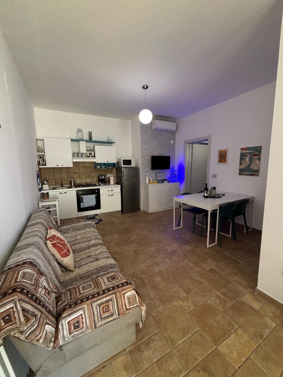 Kitchen or kitchenette, Living room, oven