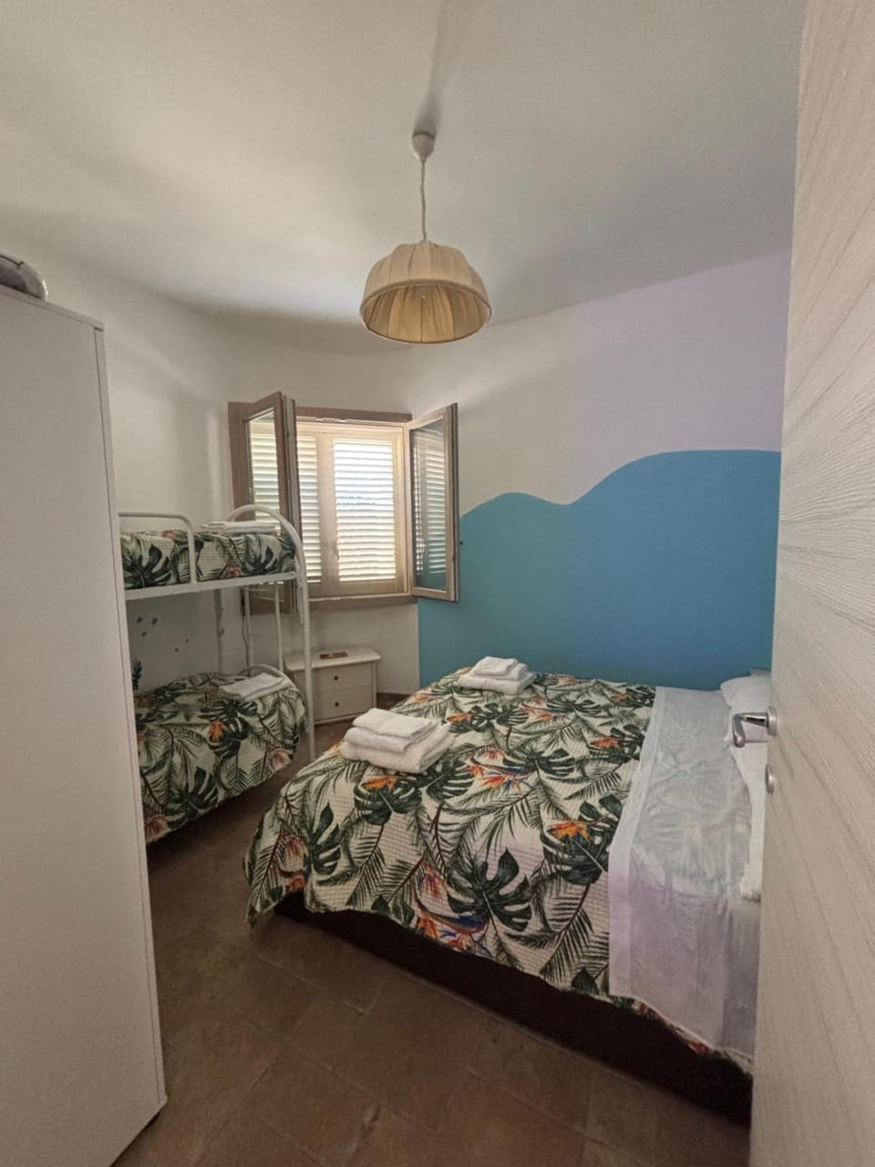 Bed, Bedroom, bunk bed, locker