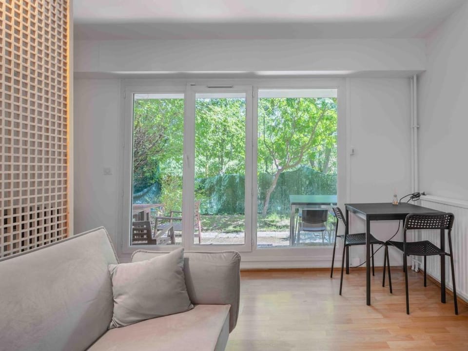 Le Cocon Chic - Jardin privé - Parking Wi-Fi -RER D Apartment in Corbeil-Essonnes