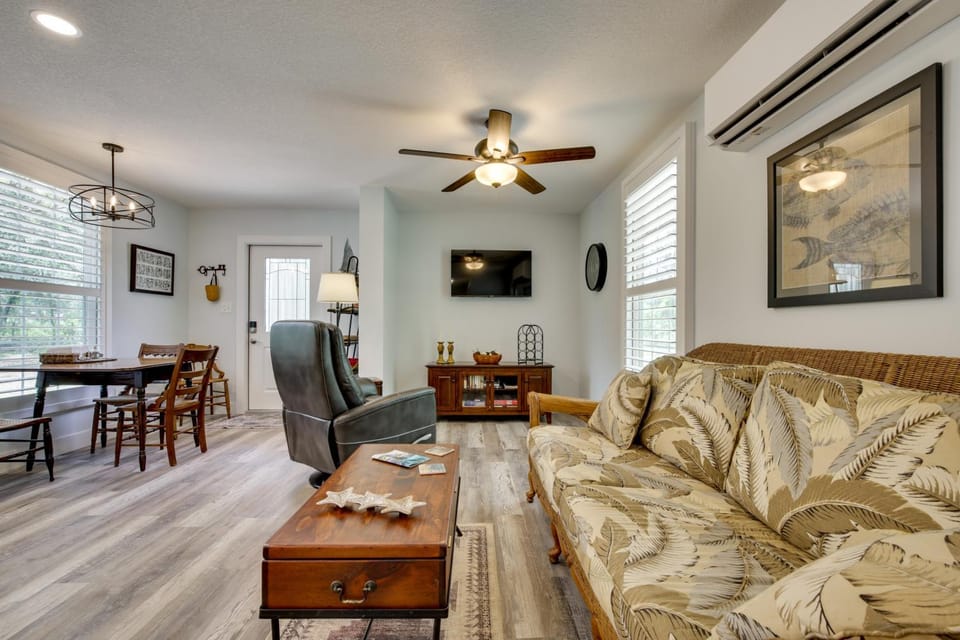 6 Mi to Three Sisters Springs! Extended Getaway House in Lecanto