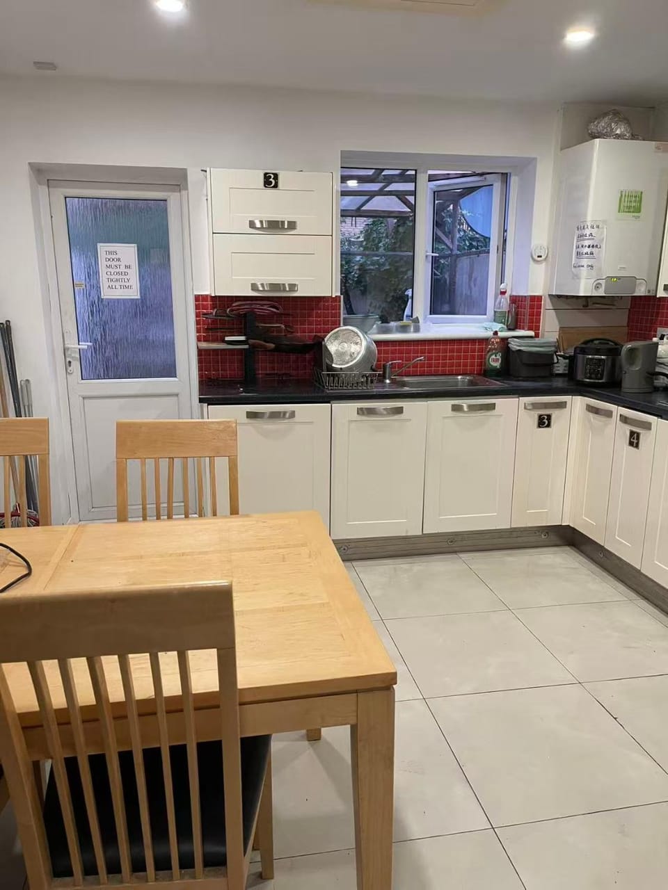 Convenient Double room ,Room 5,shared toilet Vacation rental in Cardiff