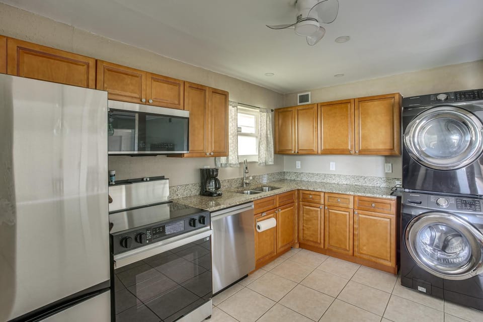4 Mi to Beach Park! Canal-Front Port Charlotte Gem House in Port Charlotte