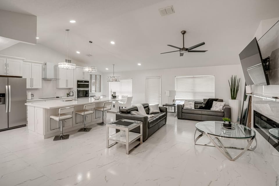 Modern Port St Lucie Home: Shop, Dine & Unwind House in Port Saint Lucie
