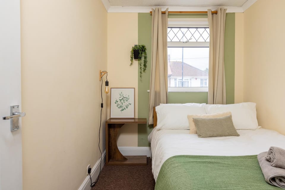 Perfect Booking 3 Bed Bristol Home with Free Parking House in Bristol
