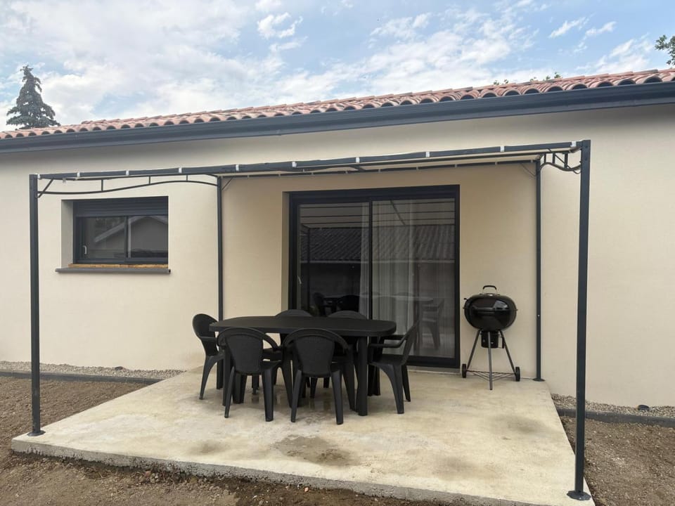 Grande maison neuve 8-9 personnes climatisé House in Occitanie