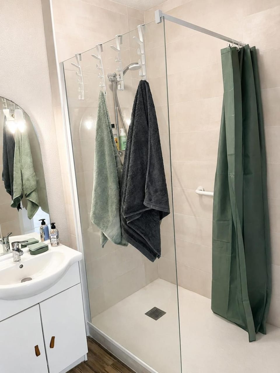 Shower, Bathroom, towels
