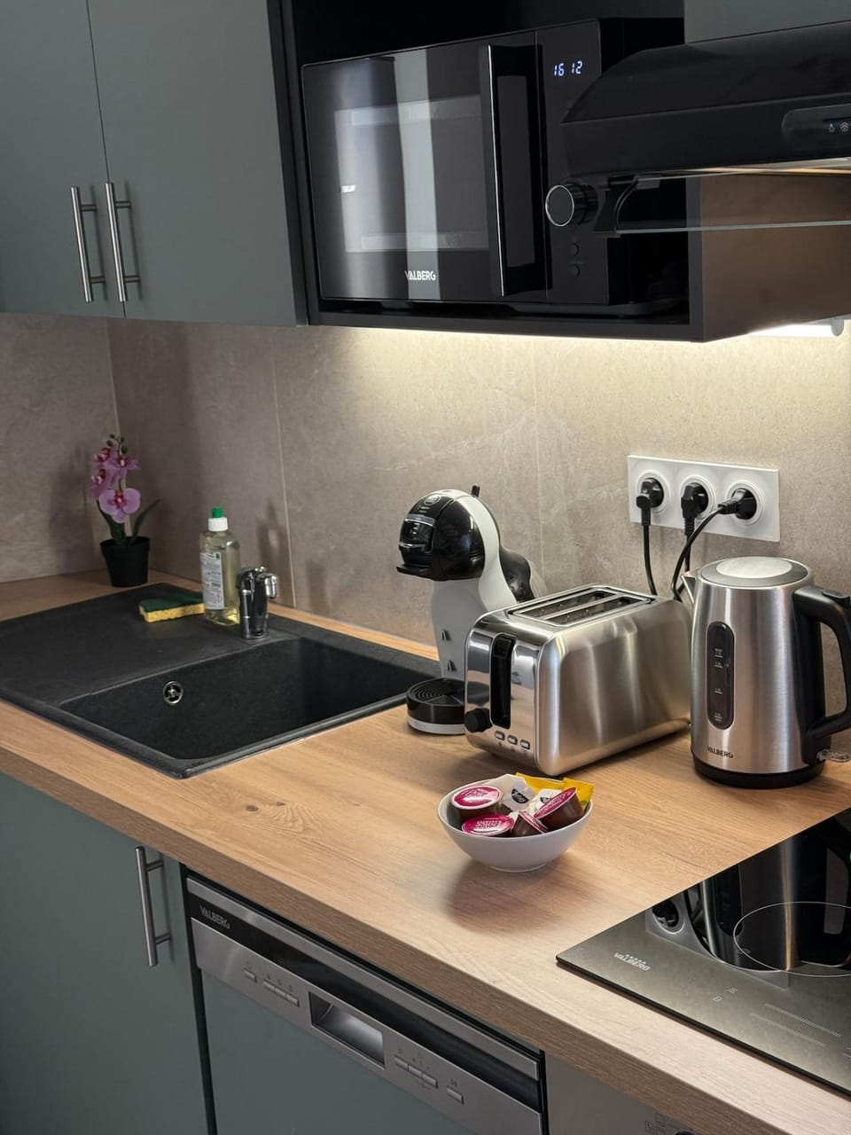 Coffee/tea facilities, kitchen