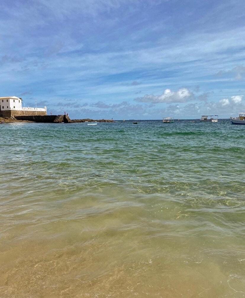 Apartment in front of the beach next to Farol da Barra Apartment in Salvador