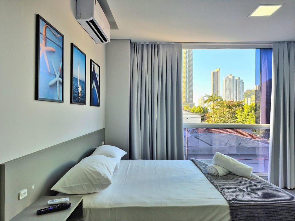 Bed, City view, Mountain view