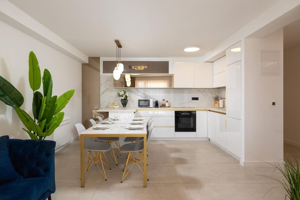 Dining area, kitchen, air conditioner