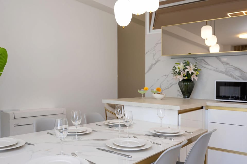 Dining area, kitchen, air conditioner