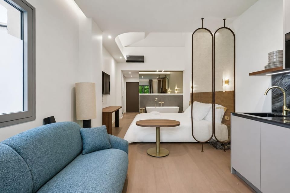 Kitchen or kitchenette, Living room, Seating area, Dining area, oven, air conditioner